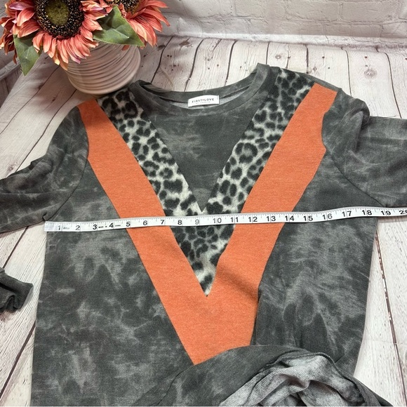NWT First Love boutique leopard print color block light weight sweater Top - Picture 9 of 11